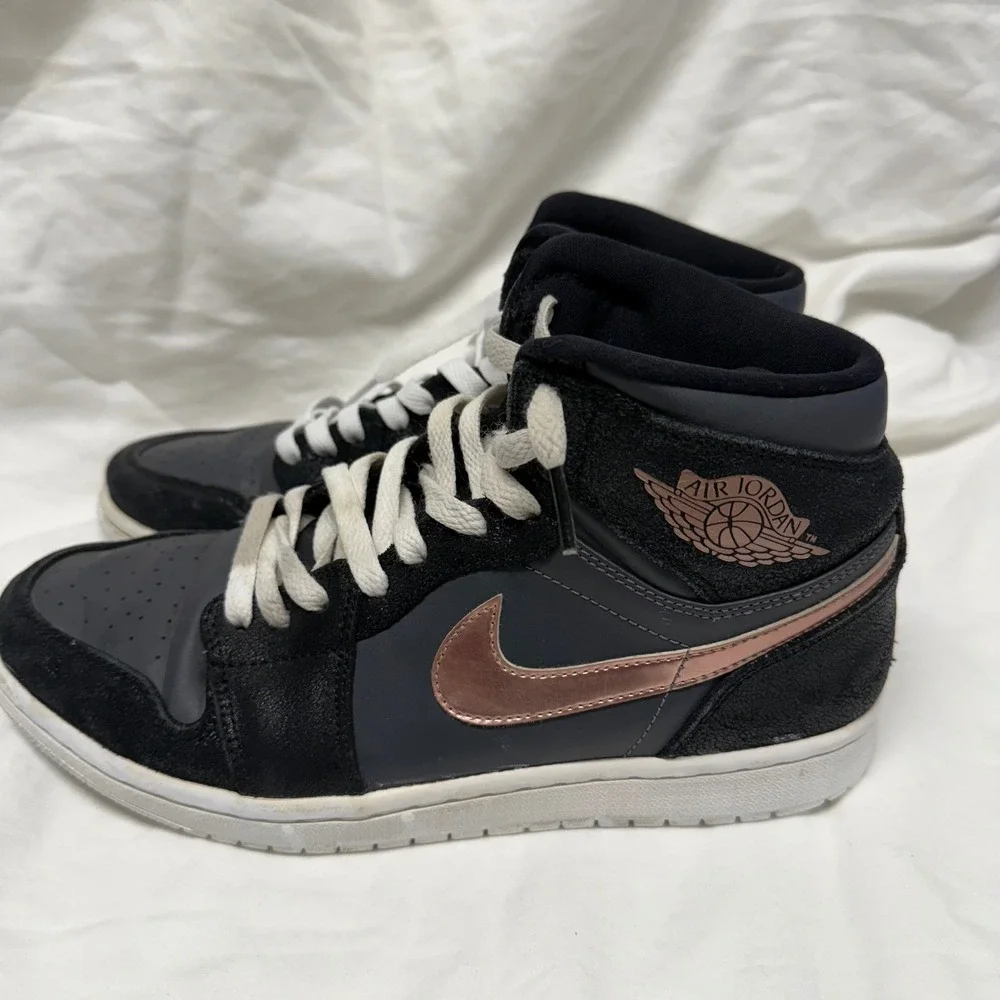 Nike Air Jordan 1 Retro High Black Bronze Medal 332550-016 Mens Size 9‎